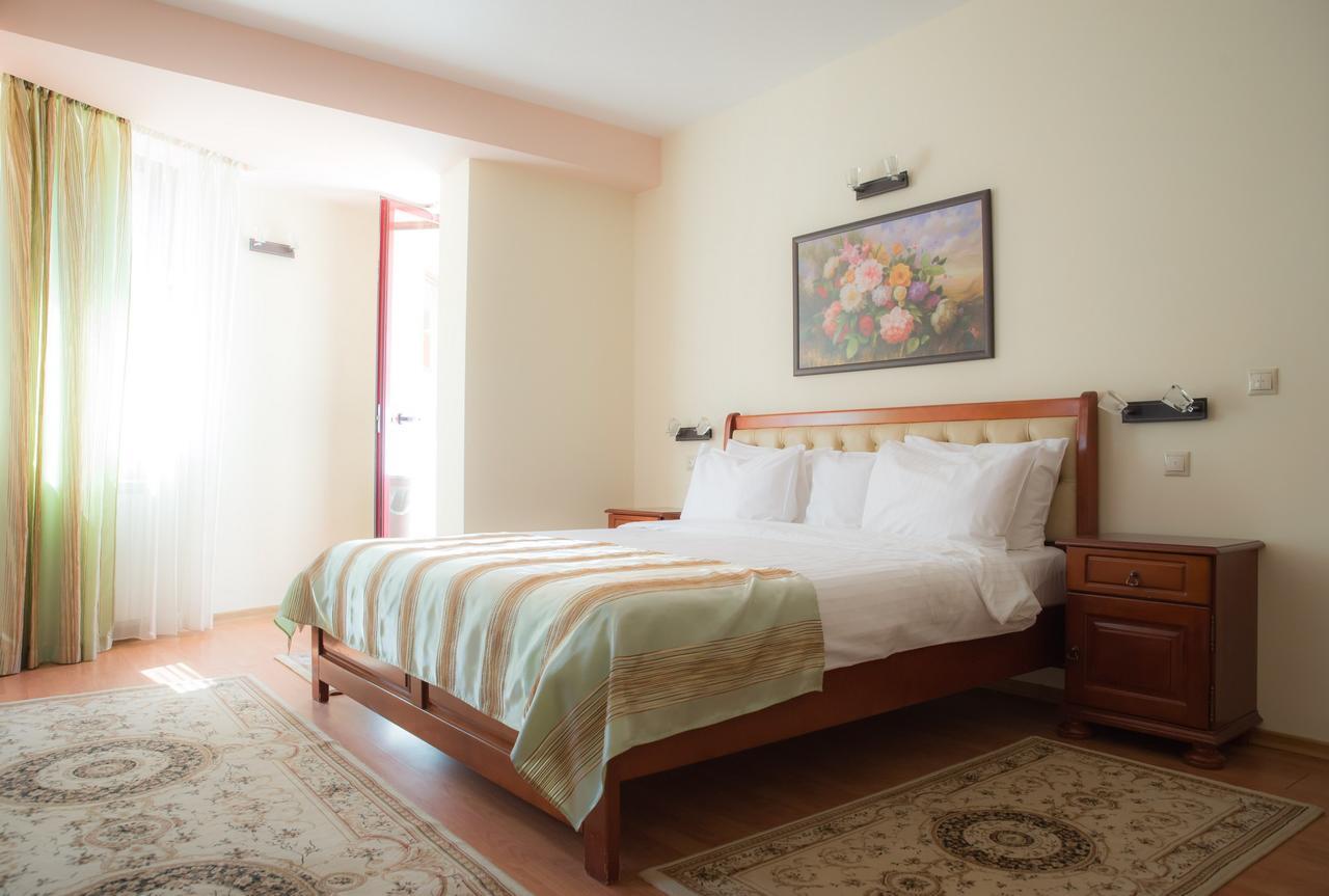 Hotel Nemira Slănic-Moldova Zewnętrze zdjęcie